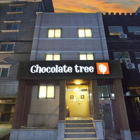 Отель Chocolate Tree Sinchon Сеул Экстерьер фото
