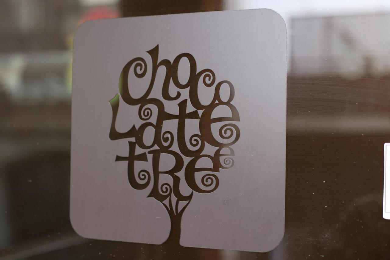 Отель Chocolate Tree Sinchon Сеул Экстерьер фото